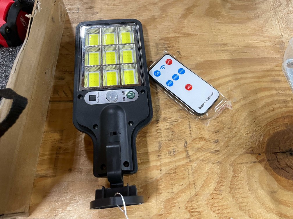 LED Parking Lot/ Yard Light (PR13)