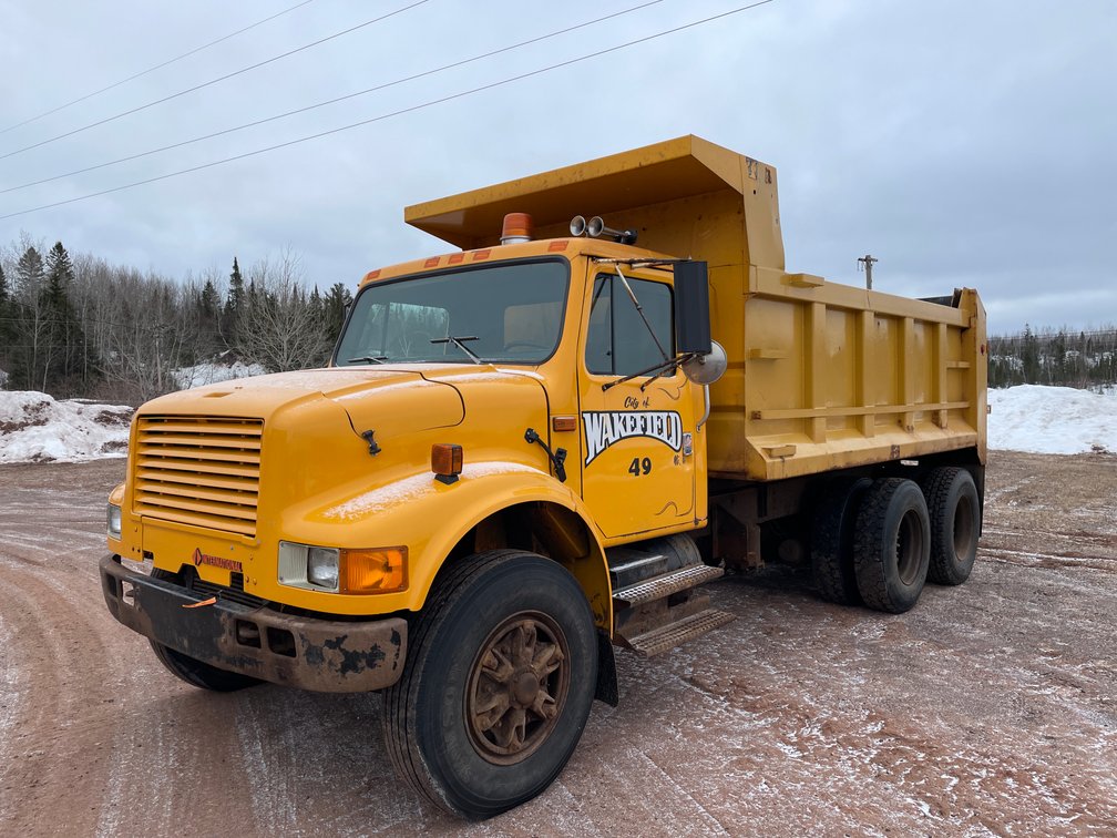 1991 International 4900 T/A Dump Truck (ENGINE ISSUE) (Has MI Title) (Wakefield, MI)
