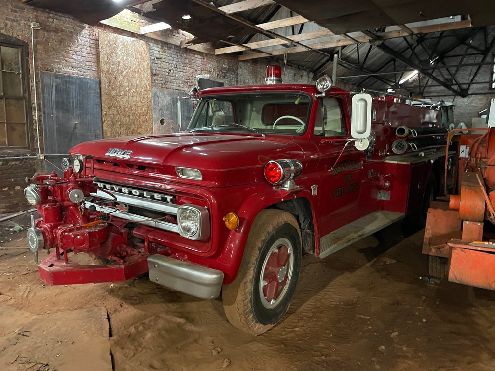 1964 Chevy 80 (Howe) Fire Truck  (NO BRAKES) (No Title, For Parts) (Wakefield, MI)