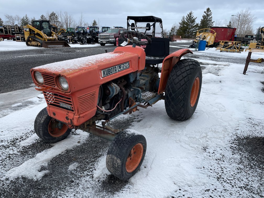 Kubota L225 2WD Tractor (Mason, WI)