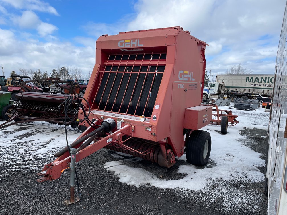 Gehl 1875 Round Baler (Mason, WI)