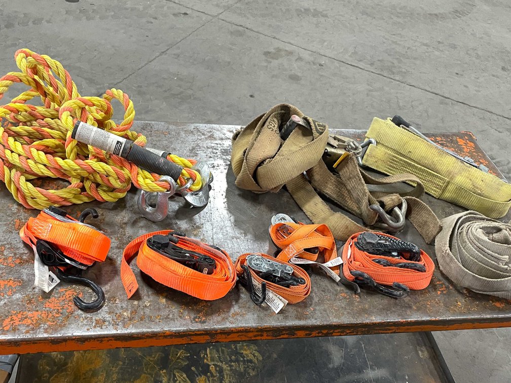 (2) Like New 1" Ratchet Straps (PR20)