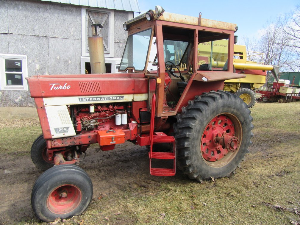 International 1066 Tractor