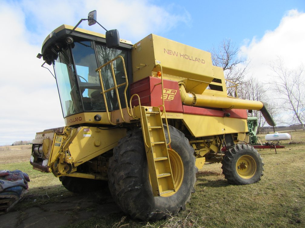 New Holland TR 96 Combine