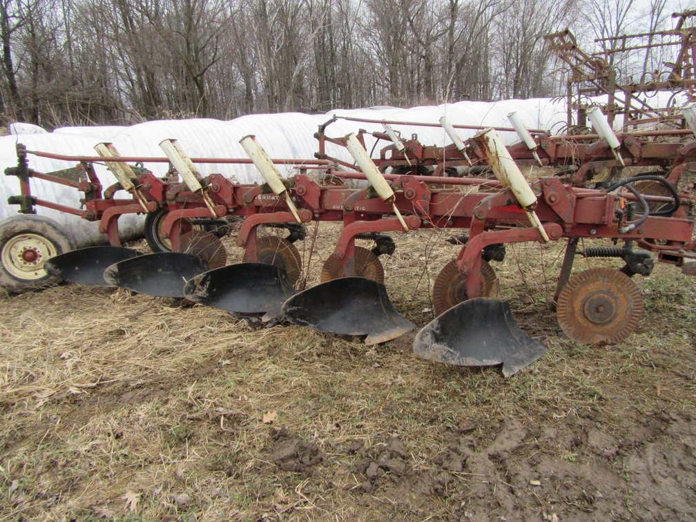 International 710 5 Bottom Plow SARS