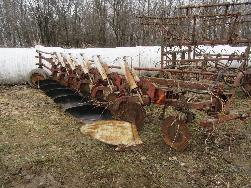 International 700 6 Bottom Plow SARS