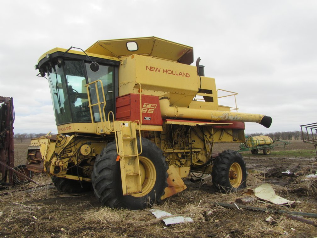 New Holland TR 96 Combine
