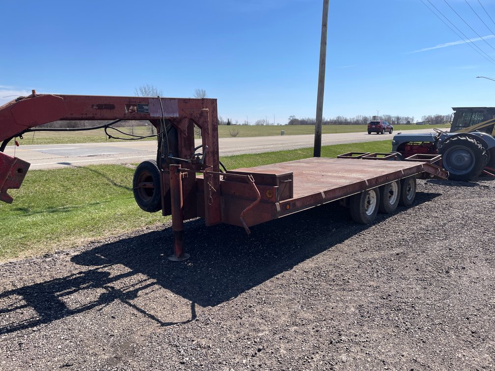 Schuster 20' Triaxle Gooseneck Trailer (Has WI Title)