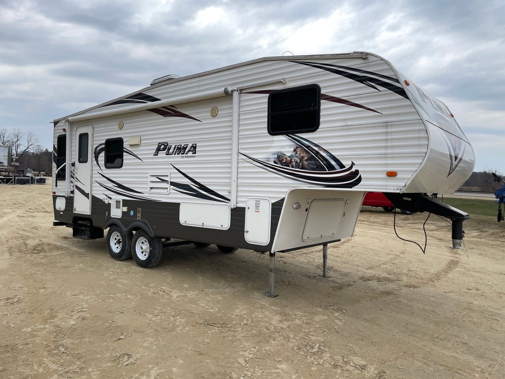 2014 Palomino Puma 253-FBS 27' Fifth-Wheel Camper (Has WI Title)