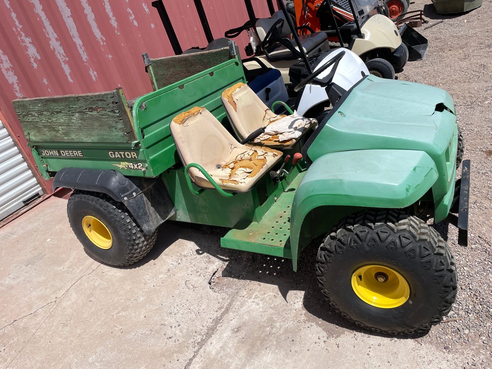 John Deere Gator