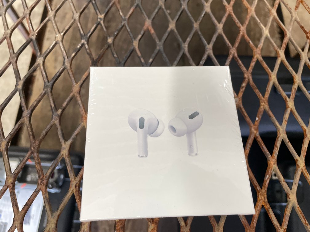 Apple Airpods Pro with Wireless Charging Case