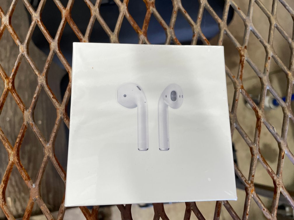 Apple Airpods with Wireless Charging Case