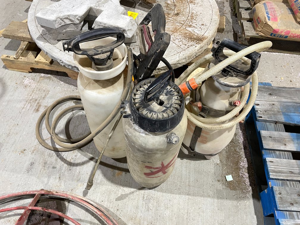 (3) Hand Pump Sprayers