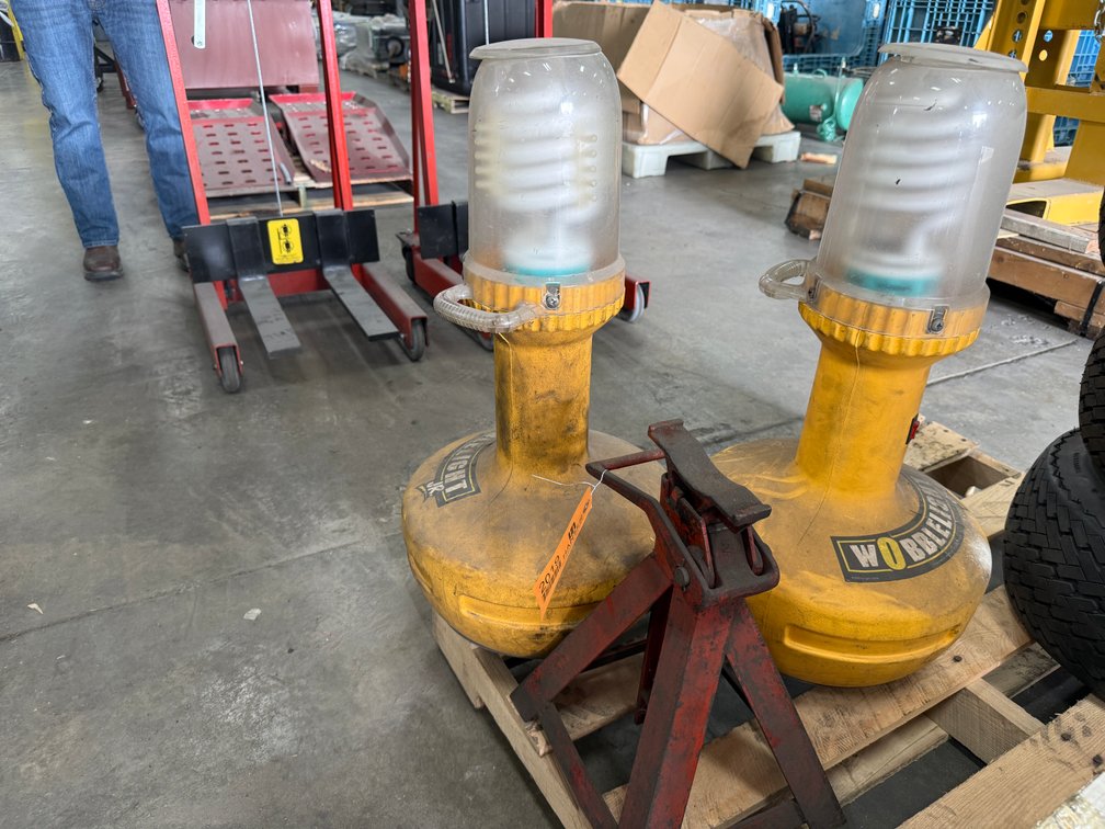 (2) Wobblelight JRs and (1) Jack Stand (Located in Sussex)