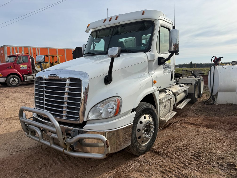 2012 Freightliner Cascadia Tandem Axle Daycab Semi Tractor (Has WI Title) (Merrill, WI)