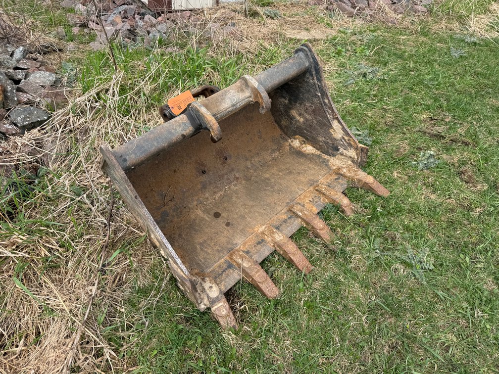 6-Tooth Mini Excavator Bucket