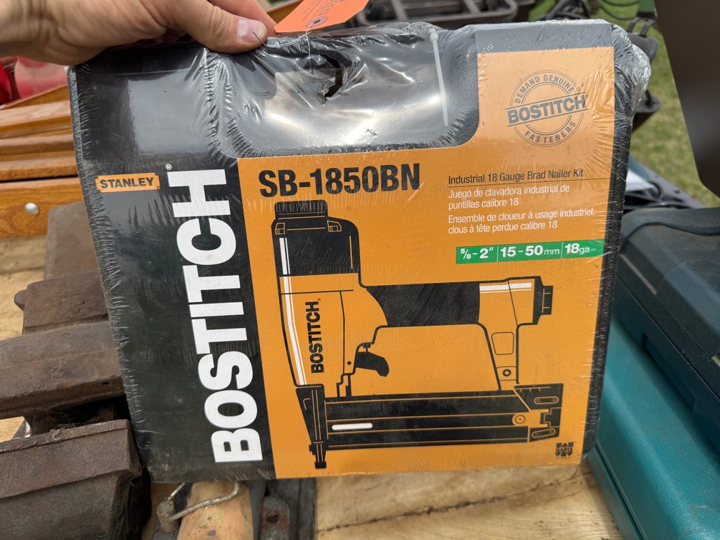 Bostitch SB-1850BN Brad Nailer Kit