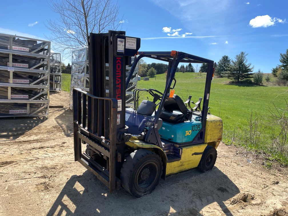 Komatsu 6,000 Lbs., Propane Forklift (Non Moving)