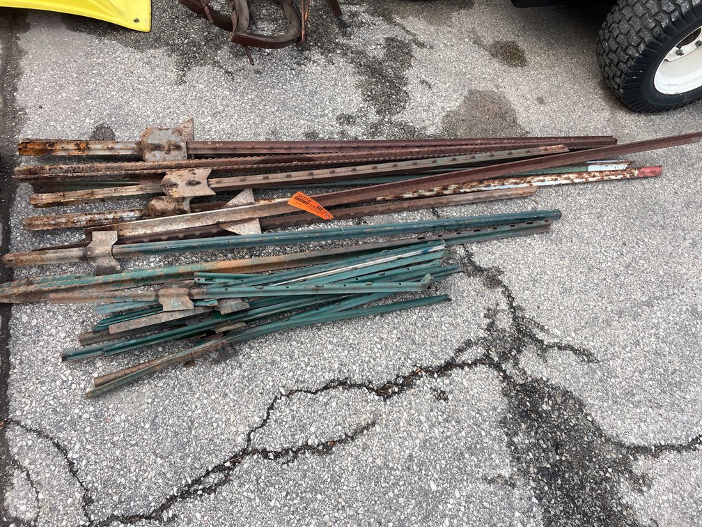 (20) Garden Fence Post Stakes (O3)