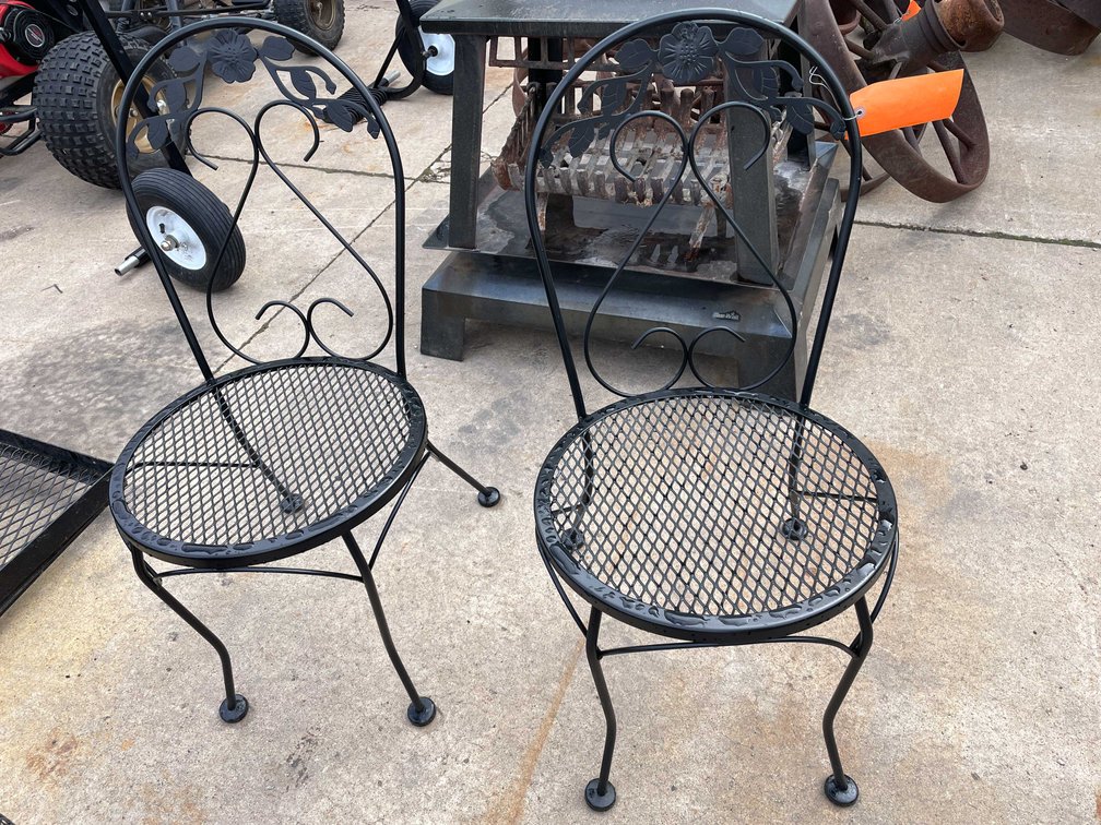 Chairs (O3)
