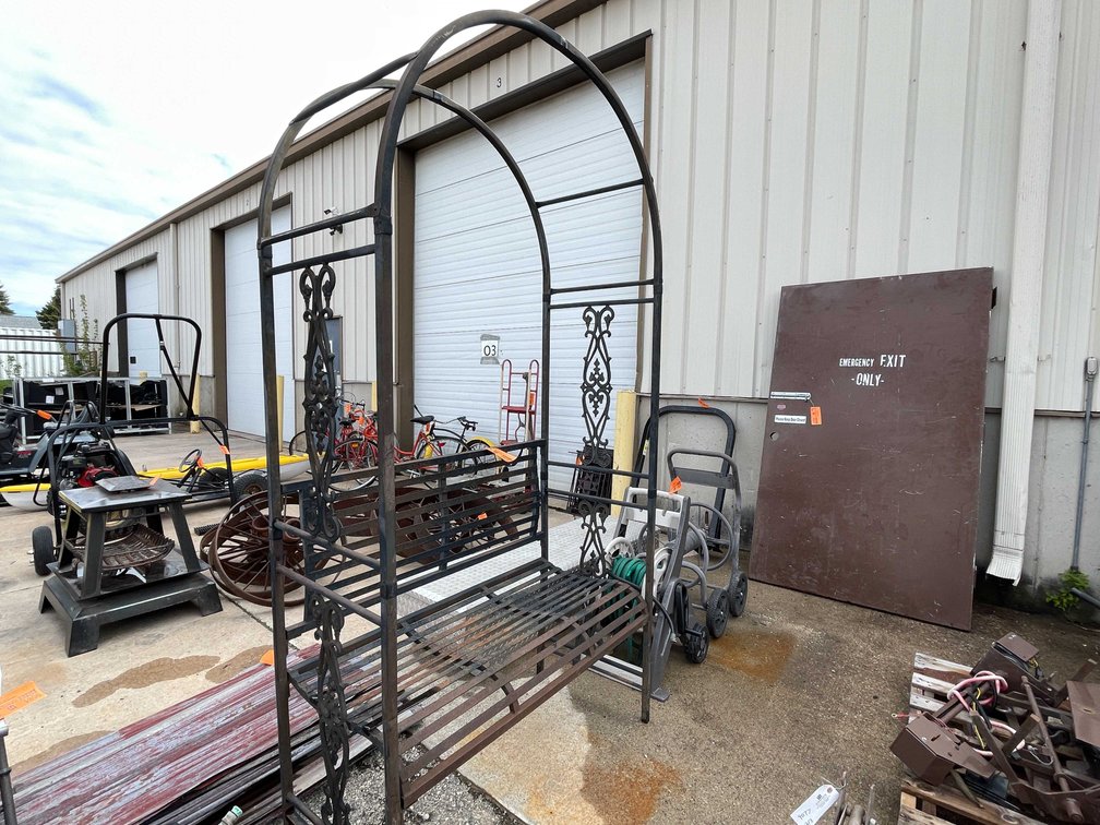 Yard Arch Bench (O3)