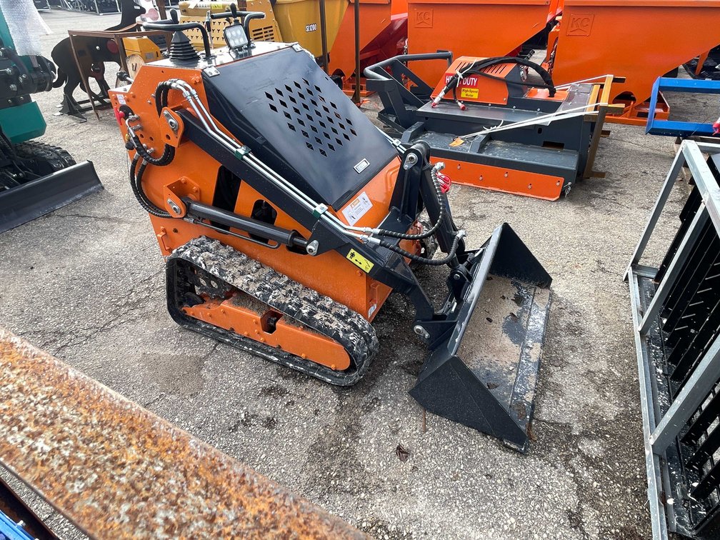 Unused Landhonor Mini Skid Steer (O12)