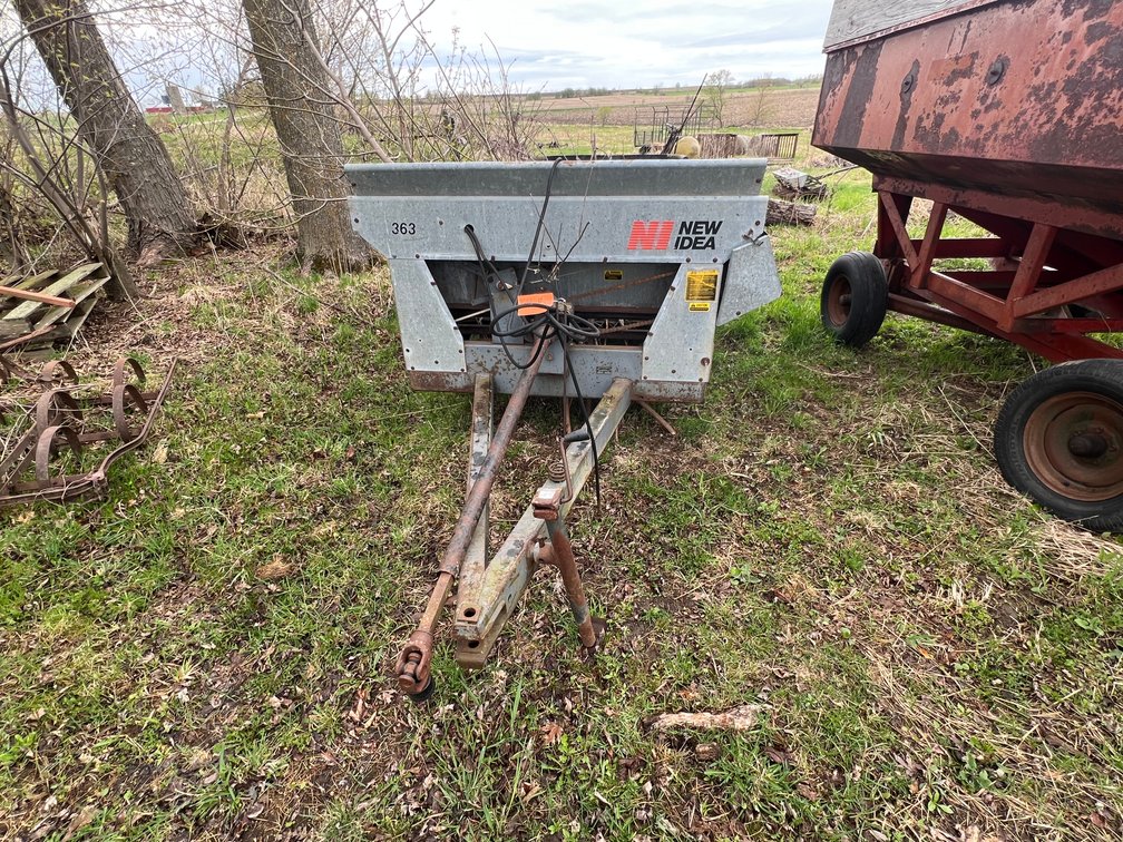 New Idea Parts Spreader