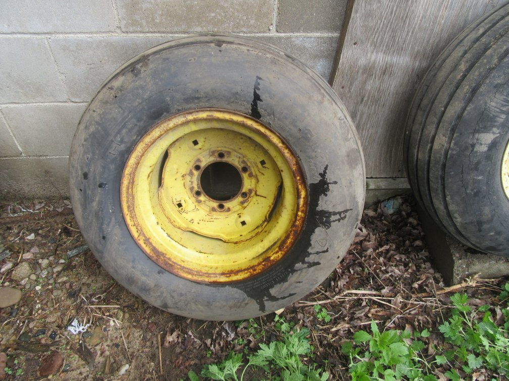 11L16 Tire and Rim