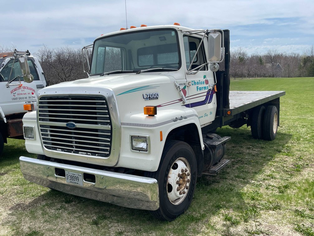1990 Ford L7000 Flatbed Semi (Has WI Title)