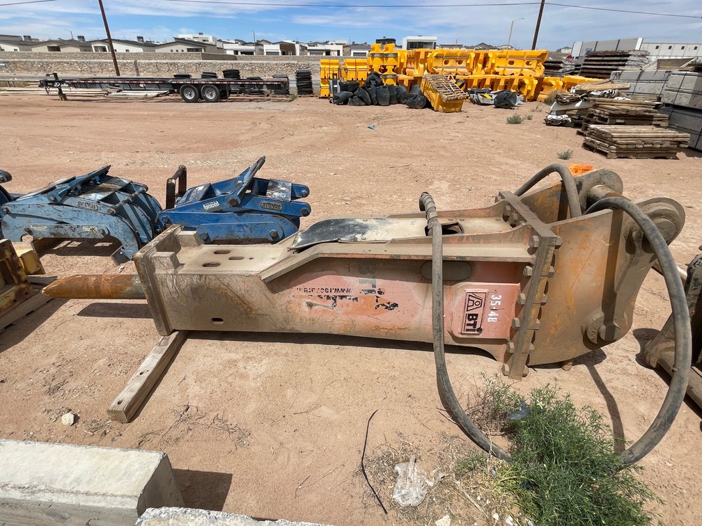 2021 BTI BXR85 Hammer Attached