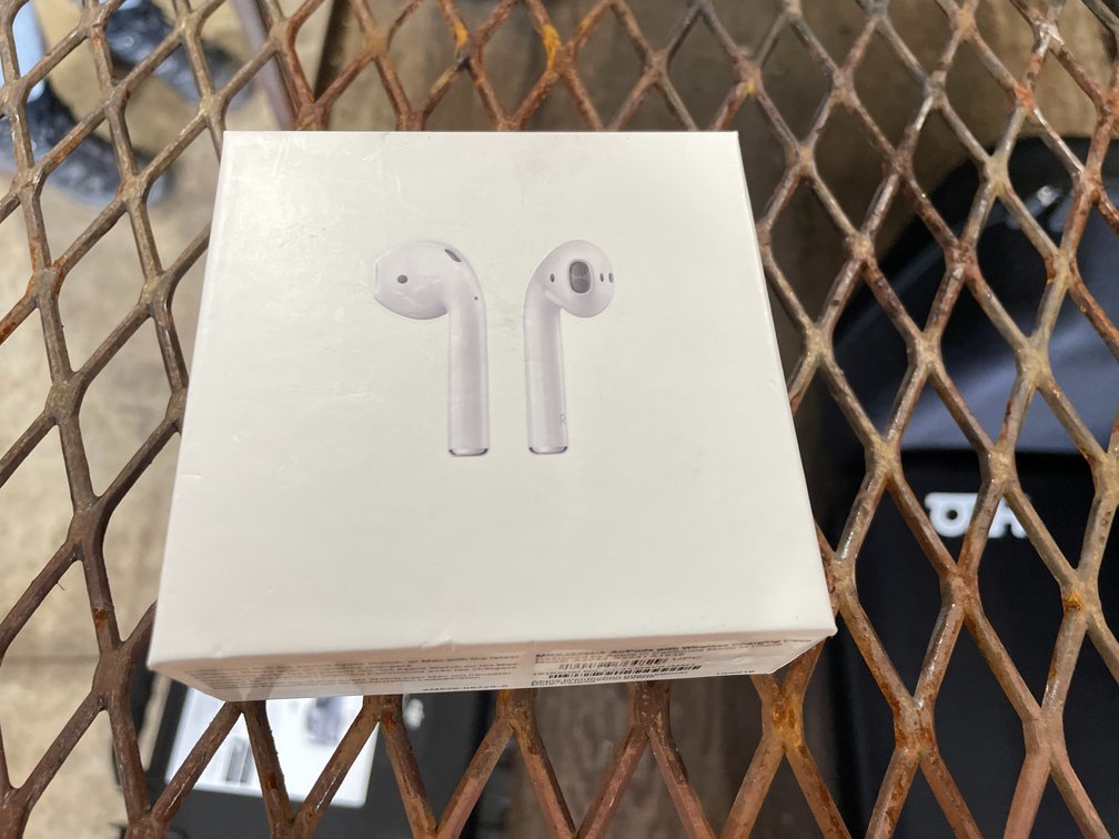 Apple Airpods with Wireless Charging Case