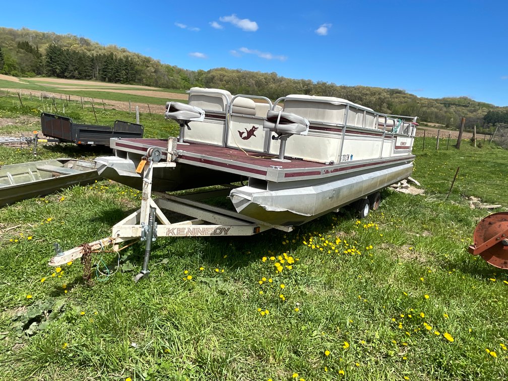 1990 Kennedy 24' Supreme Pontoon and Trailer (Has WI Title)