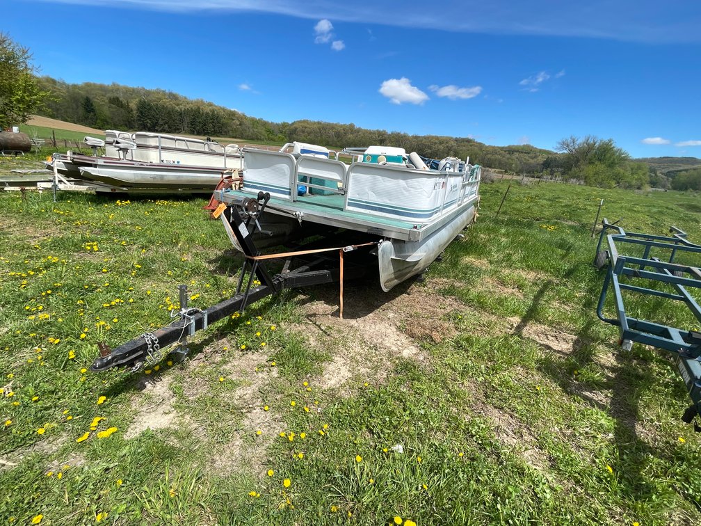 1995 Godfrey Sweetwater Challenger 20' Pontoon (Has WI Title)