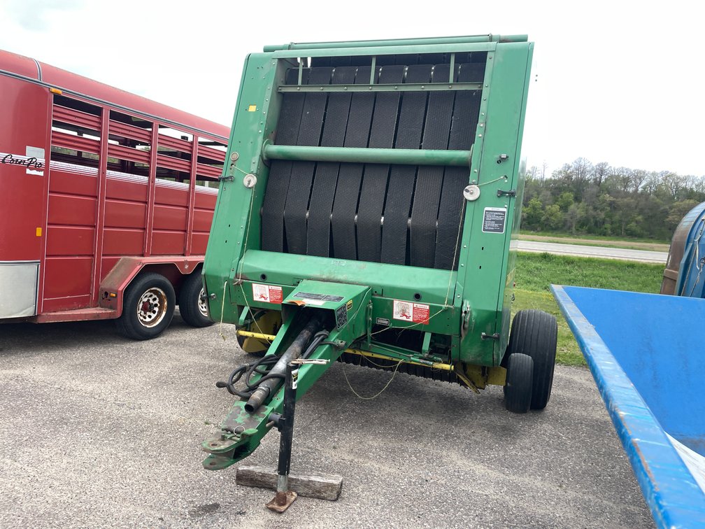 John Deere 535 Round Baler