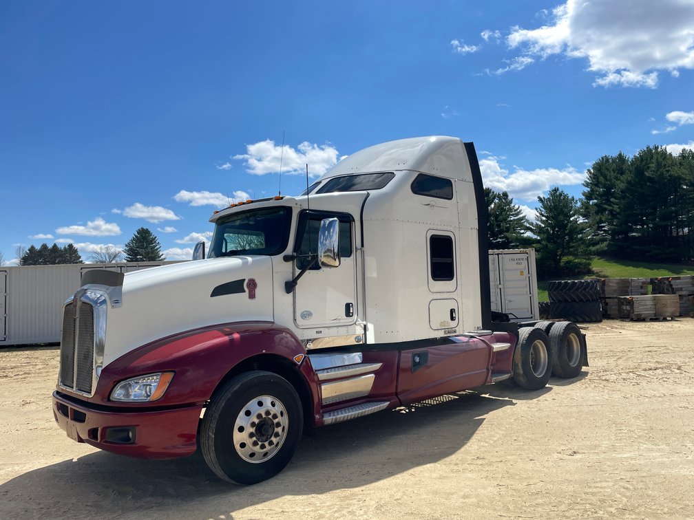 2013 Kenworth 660 Semi (Has WI Title)