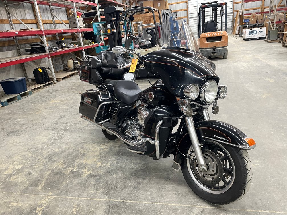 2001 Harley Davidson Ultra Classic Motorcycle (Has WI Title)
