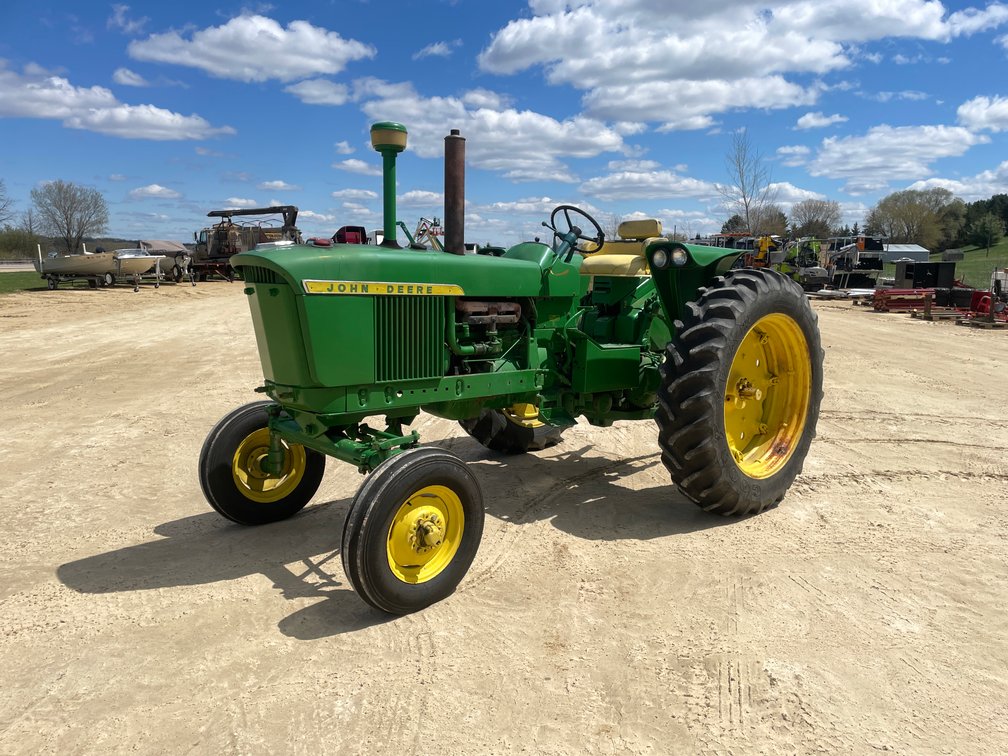 John Deere 2510 Gas Tractor