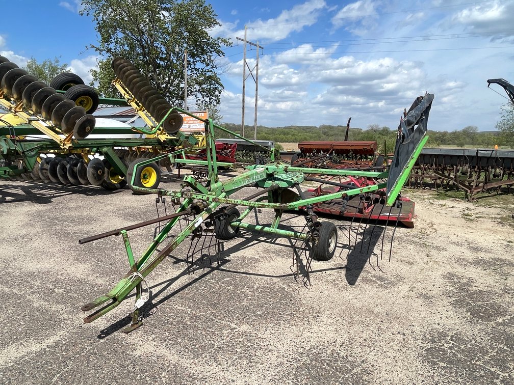 Deutz-Allis Rotary Hay Rake