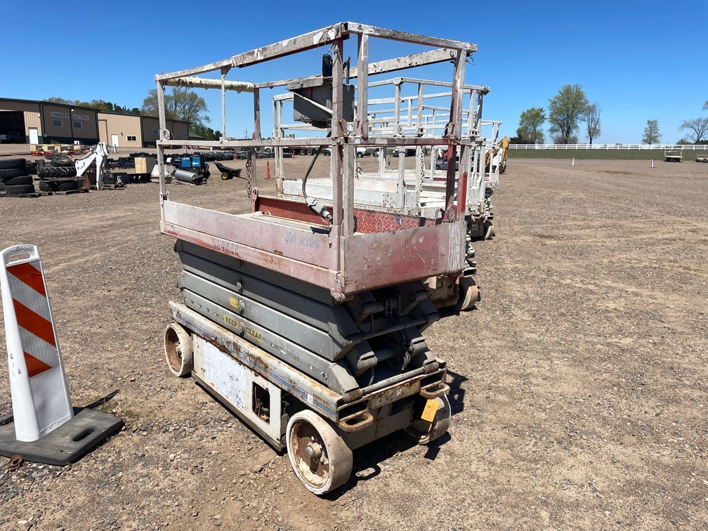 Skyjack Scissor Lift