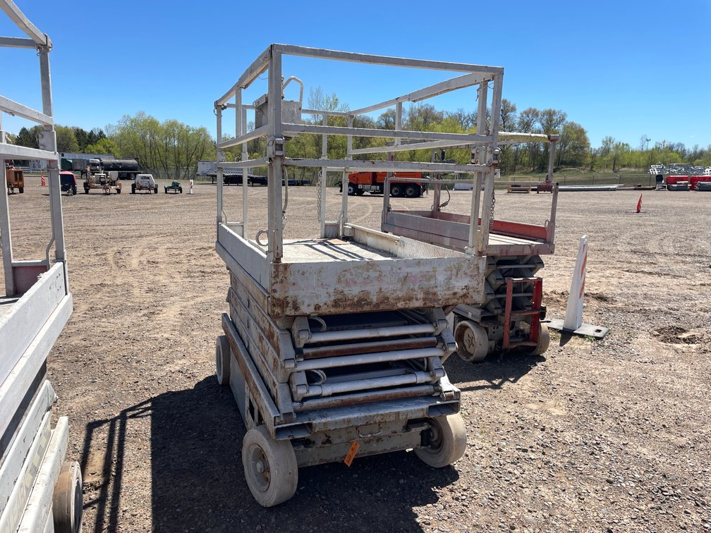 1998 Skyjack Scissor Lift