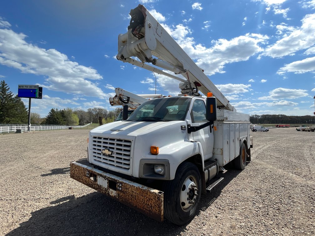 2003 Chevrolet C7500 Boom Truck **Non-Runner**(Has MN Title)
