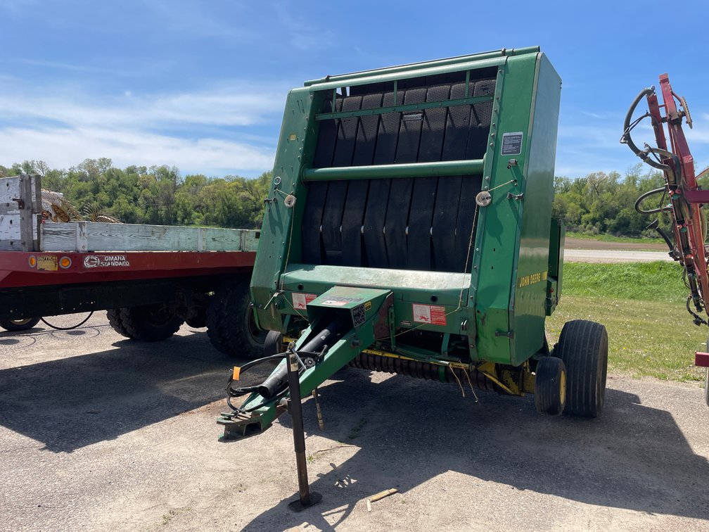 John Deere 535 Round Baler