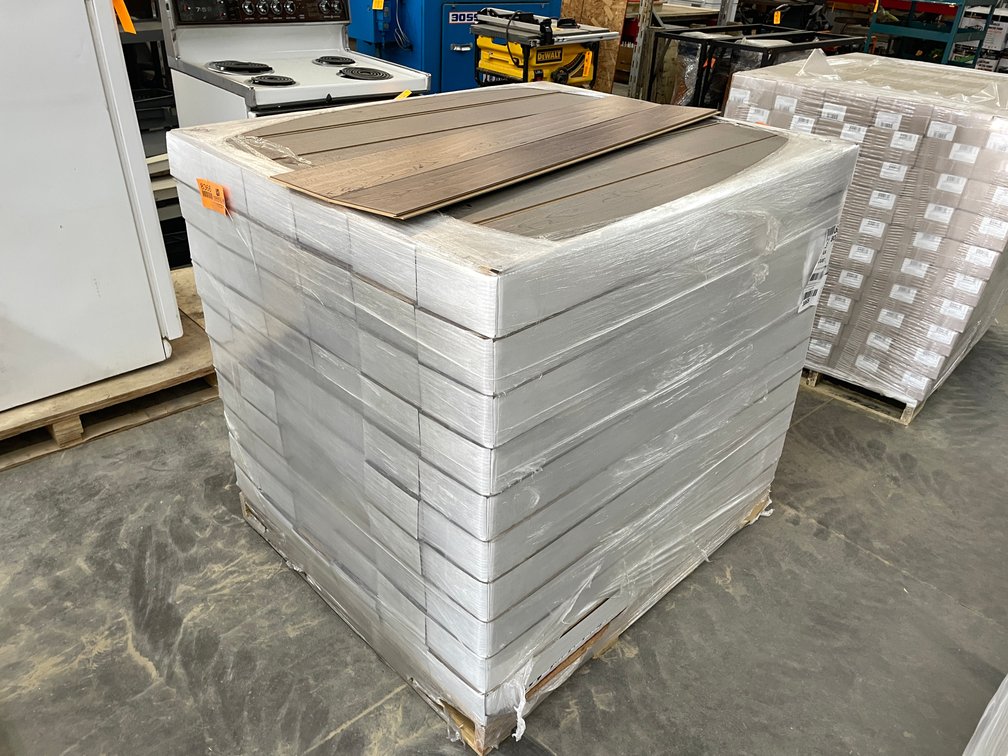 1,209 Sq. Ft. Mohawk Outlast Java Scraped Oak Click Planks