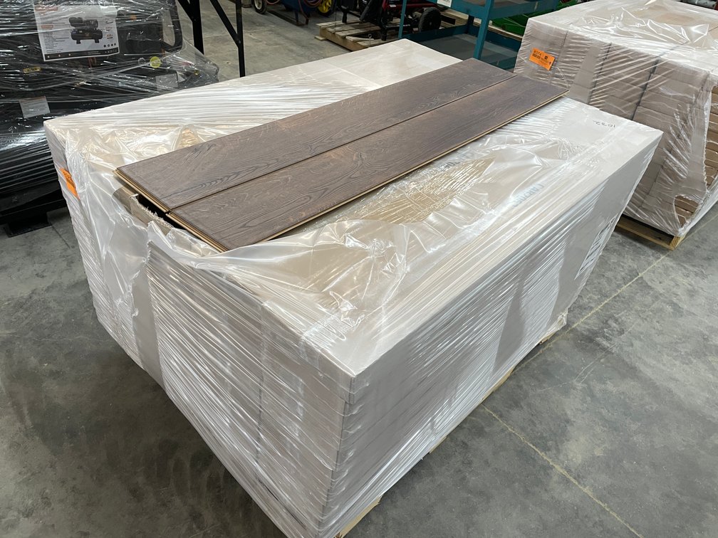 846.50 Sq. Ft. Mohawk Coffee Hickory Click Planks