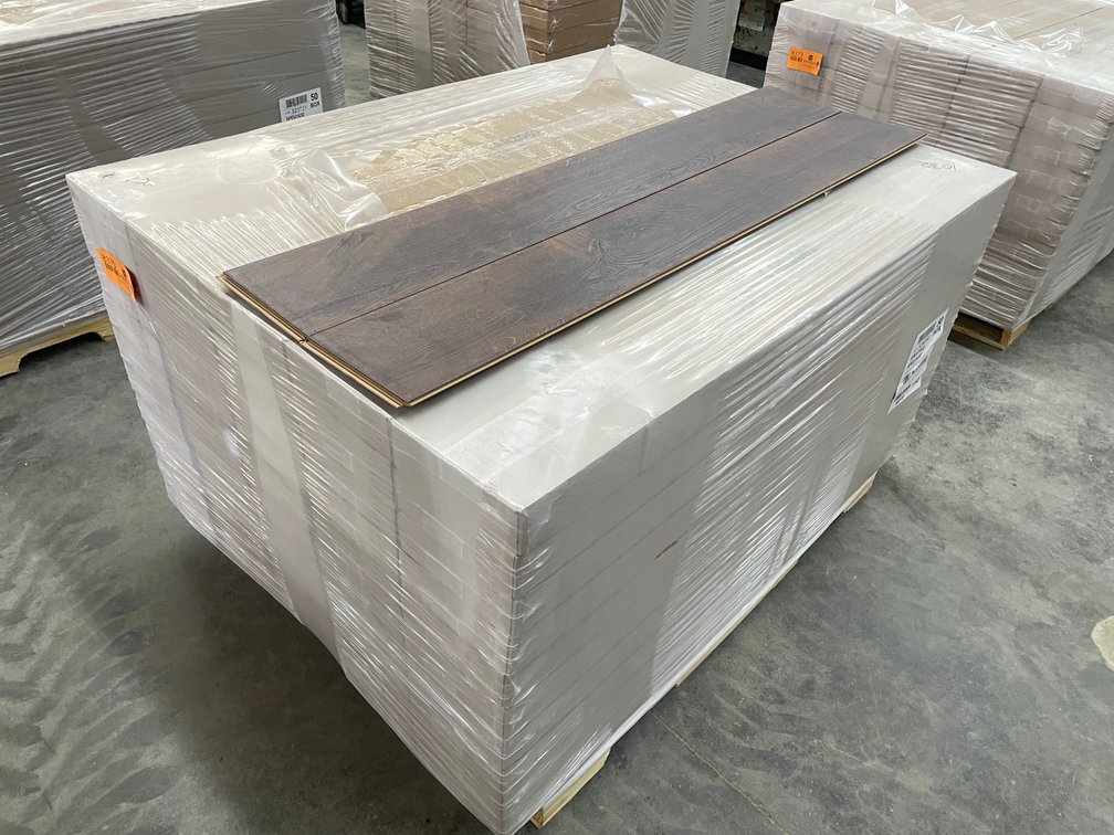 846.50 Sq. Ft. Mohawk Coffee Hickory Click Planks