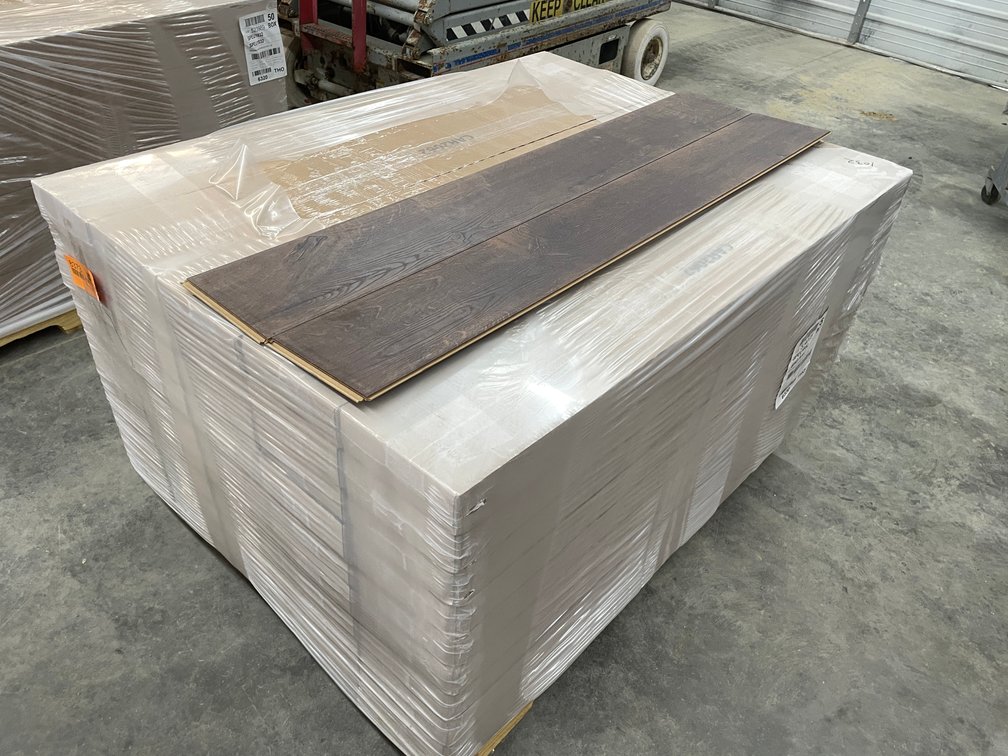 846.50 Sq. Ft. Mohawk Coffee Hickory Click Planks