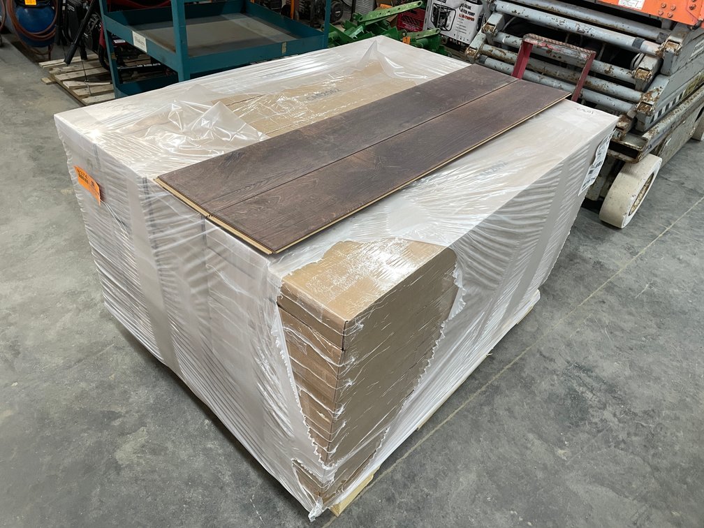 846.50 Sq. Ft. Mohawk Coffee Hickory Click Planks