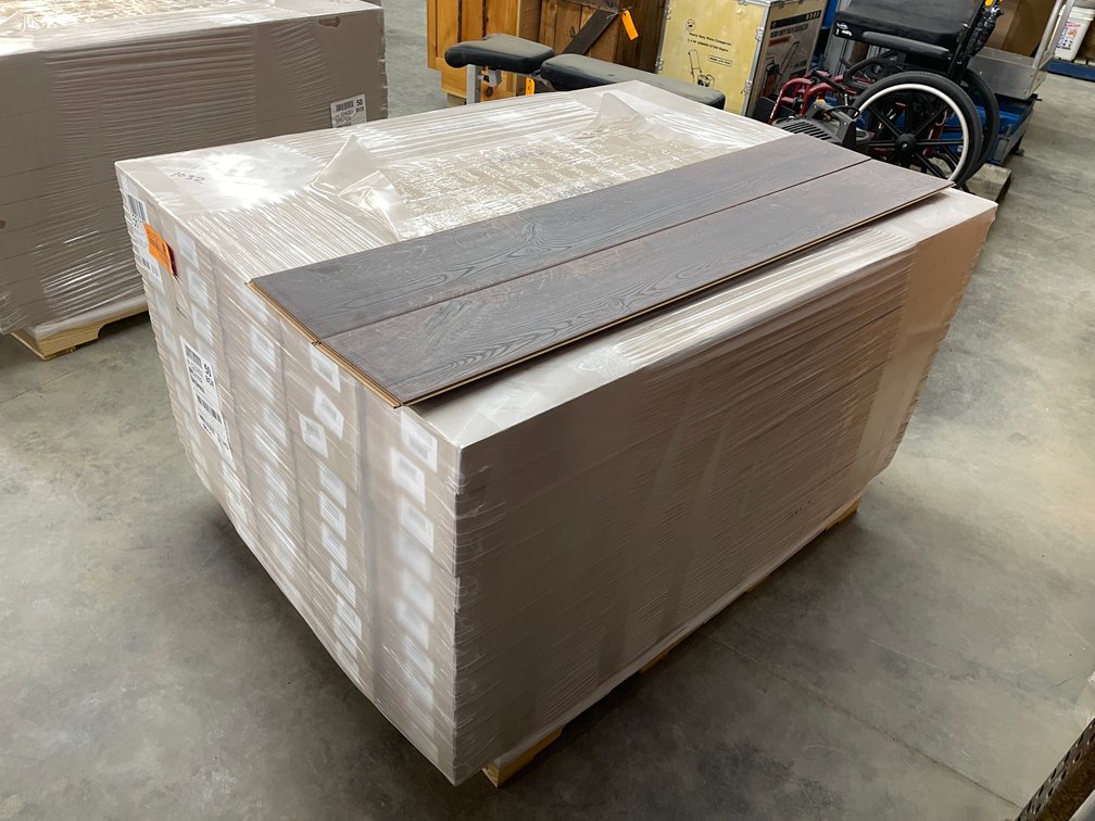 846.50 Sq. Ft. Mohawk Coffee Hickory Click Planks