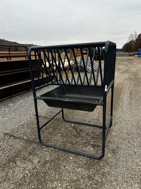 Adjustable Hay And Grain Feeder