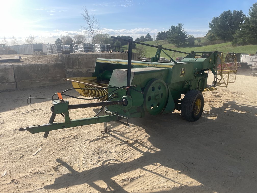 John Deere 337 Small Square Baler